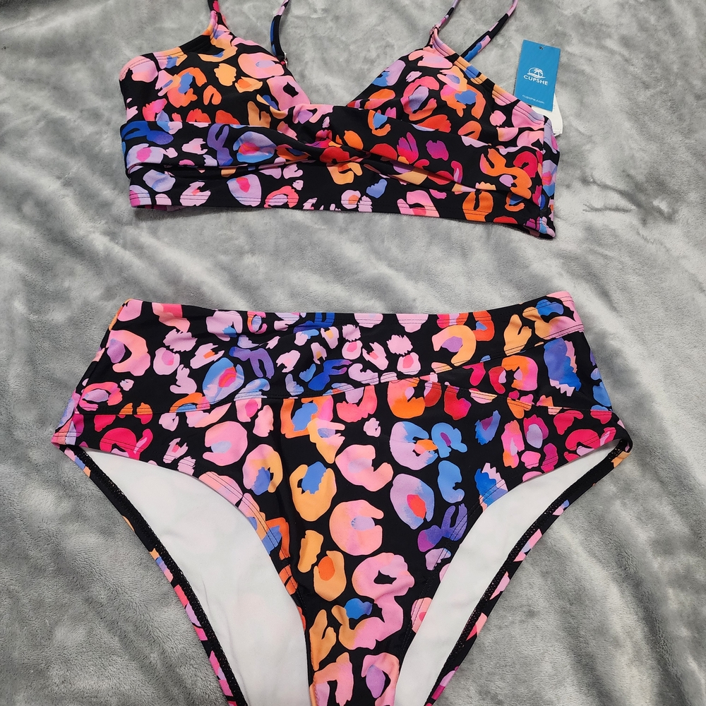 CUPSHE 
Leopard Print Surplice Top & Shirred Mid Rise Bikini Set M - Picture 2 of 2